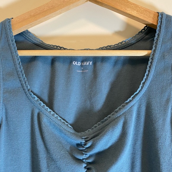 Old Navy top - Picture 2 of 4